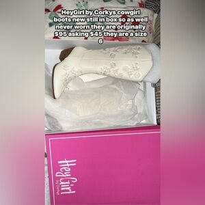 HeyGirl Cream Floral Cowgirl Boots